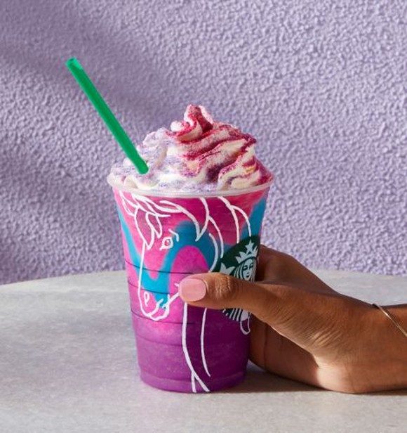 Der Einhorn-Frappuccino ist nur bis 23. April verfügbar. Bildquelle: Starbucks.